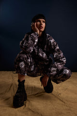 [UNISEX] TOMAS TOMAS X LOCO MOSQUITO DRAWSTRING CUFF SPORTSWEAR TROUSERS (BLACK / GREY): Alternate View #25