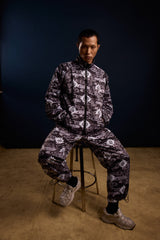 [UNISEX] TOMAS TOMAS X LOCO MOSQUITO DRAWSTRING CUFF SPORTSWEAR TROUSERS (BLACK / GREY): Alternate View #11